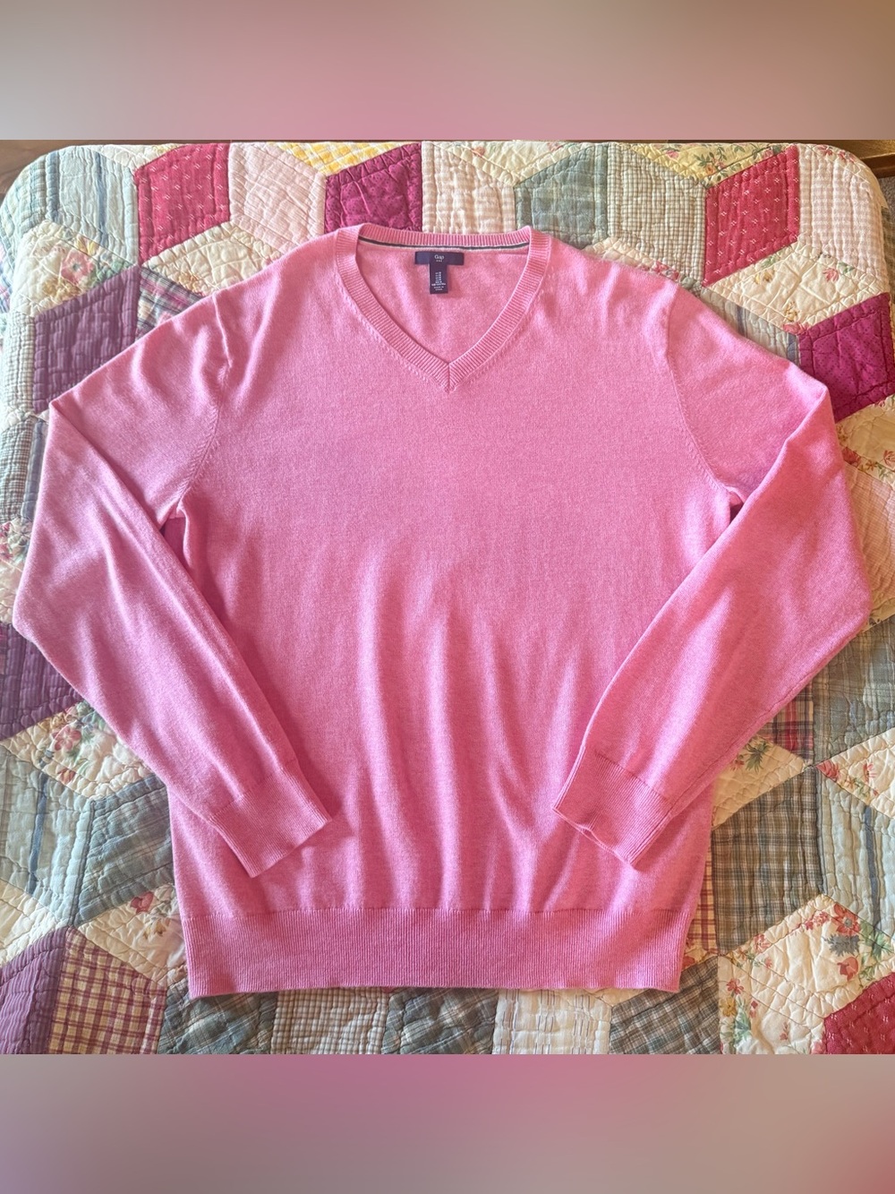 Gap Men's Pink V-Neck Sweater – Size M – 100% Cotton